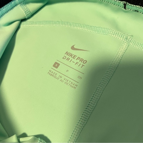 Nike Pro Women’s Aqua Spandex Shorts Small - Picture 4 of 8